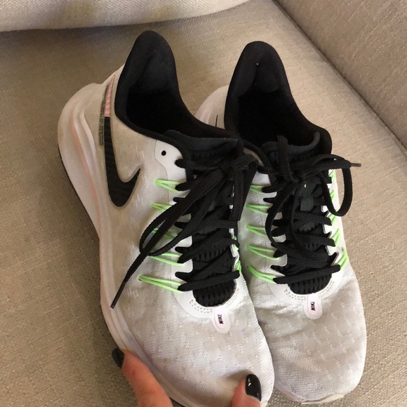 Nike running shoes worn once! - Picture 2 of 2